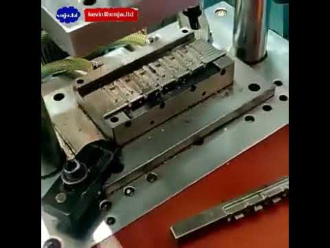 Macchina Manuale per Iniezione PVC Mini 20gr - Produzione Cavi Dati