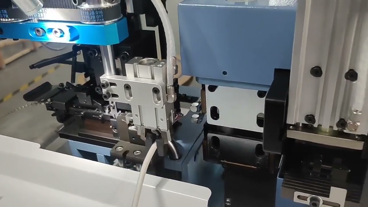 WPM-32: Macchina automatica per spellatura cavi multipolari e crimpatura capicorda