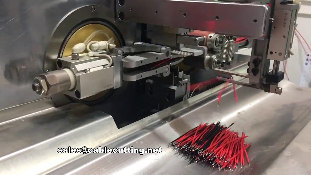 Macchina automatica per taglio, spellatura, torsione e stagnatura cavi