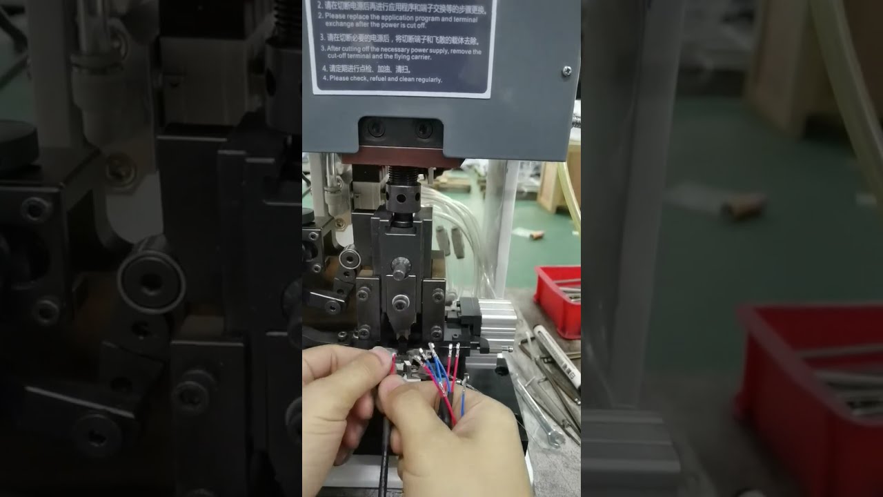 Macchina Crimpatrice Servo per Cavi: Strippatura e Crimpatura di Precisione #fabbrica