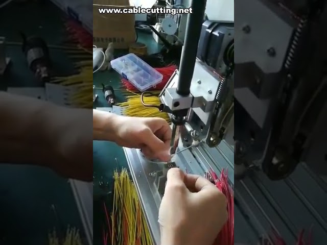 Macchina saldatrice semiautomatica per cavi di commutazione e connettori microinterruttori